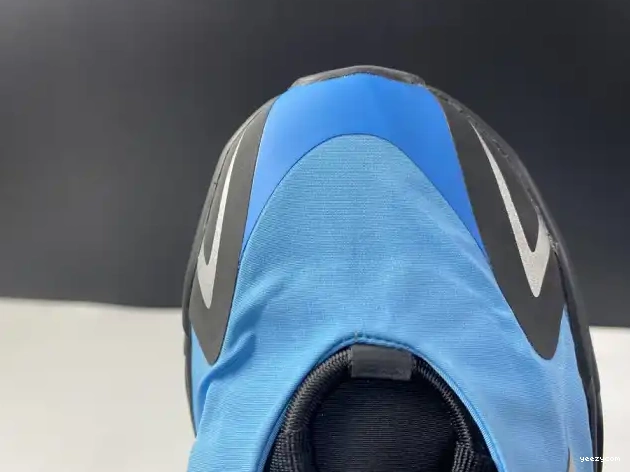 'Bright GZ3079 MNVN Cyan' Boost Yeezy 700 ADIDAS 0606